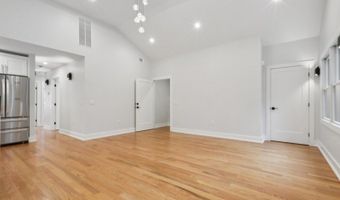 14 Redwood St, Bergenfield, NJ 07621