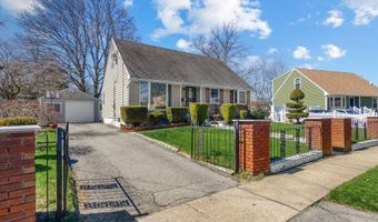 5 S Ronald Dr S, Amityville, NY 11701