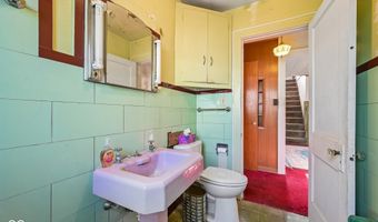 327 E 37th St, Anderson, IN 46013
