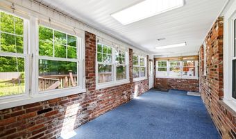 115 Poplar St, Agawam, MA 01030