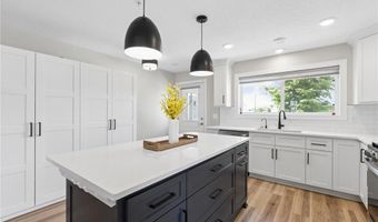 6986 Lancaster Way NE, Albertville, MN 55301