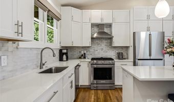 409 Kessler Pl, Asheville, NC 28804