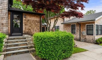 14 Robinson St, Narragansett, RI 02882