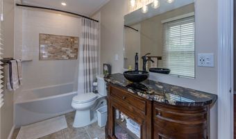 300 Lakeview Cir, Aurora, OH 44202