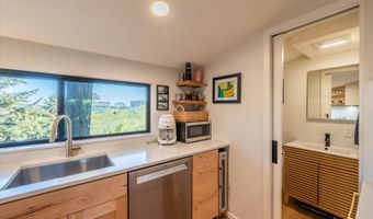 390 4TH St SW, Bandon, OR 97411
