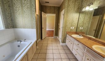 1817 Regalwood Dr, Albany, GA 31721