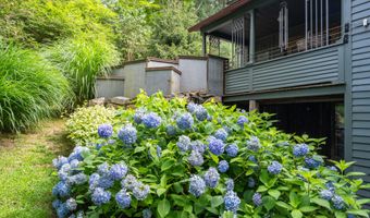 6 Spring St, Chester, CT 06412
