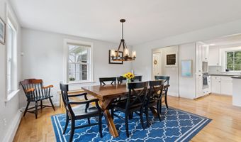 2 Winsome Lea Rd, Falmouth, ME 04105