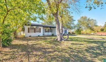 126 Windsor Ave, Chickasha, OK 73018