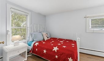 34 Platt St, Bristol, RI 02809