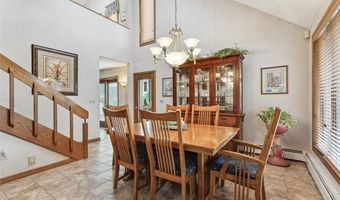 4 Wilbur Rd, Lincoln, RI 02865