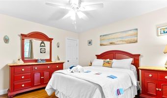 4 Goodwin St 1, Newport, RI 02840