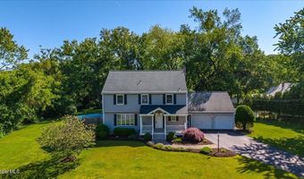 3 Fenway Dr, Albany, NY 12211