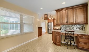 17 Willow St, Algonquin, IL 60102