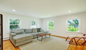 29 Melrose Ave, Barrington, RI 02806