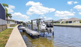 713 ISLEBAY Dr, Apollo Beach, FL 33572
