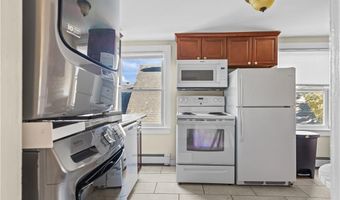 18 Rhode Island Ave 3, Newport, RI 02840