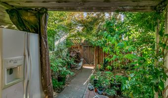 1565 Siskiyou Blvd SPC 42, Ashland, OR 97520