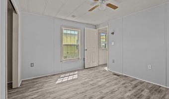 92 Bayview Pkwy, Middletown, RI 02842