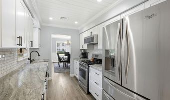482 Clifton Ave, Bayville, NJ 08721
