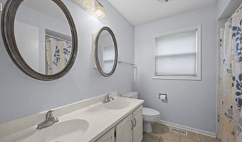 815 E Hintz Rd, Arlington Heights, IL 60004