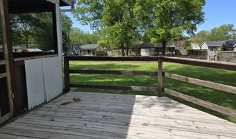 651 W Pearl St, Aurora, MO 65605