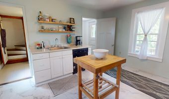 21 Fern St, Bangor, ME 04401