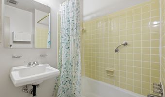 8350 GLASTONBURY Ct, Annandale, VA 22003