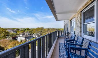 510 Deal Lake Dr 6B, Asbury Park, NJ 07712