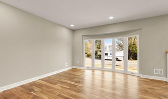 8730 EWING Dr, Bethesda, MD 20817