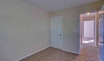 90 VILLAGE Dr, Dover, DE 19904