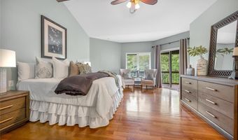 924 Forest Lake Ct, Ballwin, MO 63021