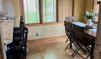 15733 Pine Cir, Basehor, KS 66007