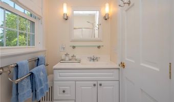 198 Gibbs Ave, Newport, RI 02840