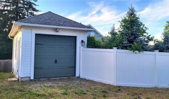 15 Lincoln Ave, Coventry, RI 02816