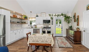 239 Richmond Dr, Warwick, RI 02888