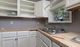 827 S Griffith Ave, Aurora, MO 65605