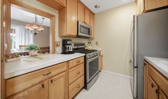 11 Lakeside Dr 18, Bristol, CT 06010