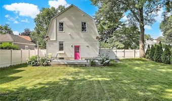 15 Wollaston St, Cranston, RI 02910