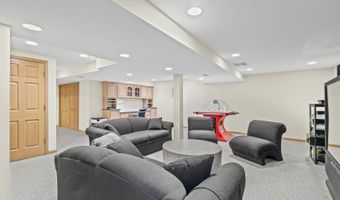 2409 E Greshan Ct, Arlington Heights, IL 60004