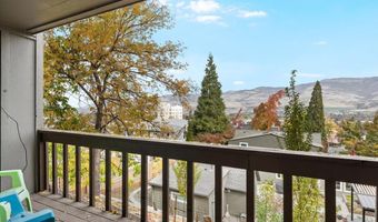 327 Ravenwood Pl, Ashland, OR 97520