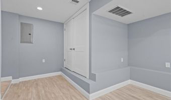20 Summer St, Newport, RI 02840