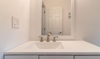 95 Yankee Ave, Bangor, ME 04401