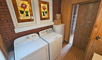 320 S 9TH St, Akron, PA 17501