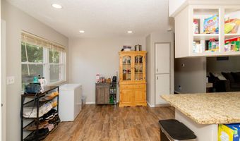 900 E Kirkwood Dr, Aurora, MO 65605