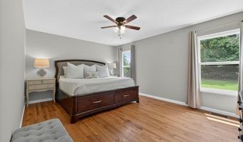 706 Clayworth Dr, Ballwin, MO 63011