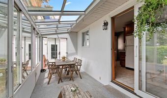 21 Alder Ln, Burlington, VT 05401