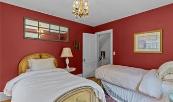 1220 Hope St, Bristol, RI 02809