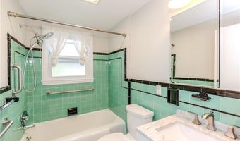 189 Poplar Dr, Cranston, RI 02920