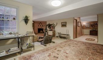 9921 KENTSDALE Dr, Potomac, MD 20854